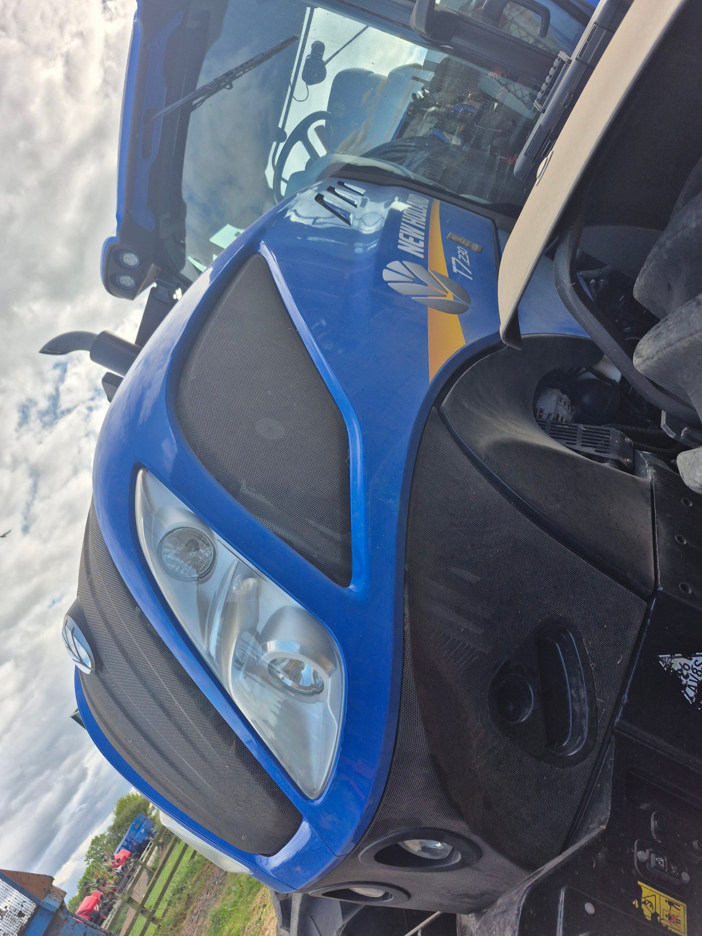 New Holland T7 (210/225/230/250/260)
