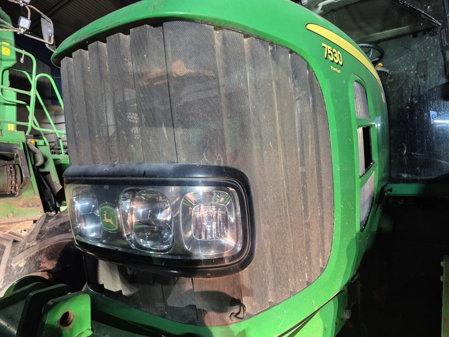 John Deere 7530