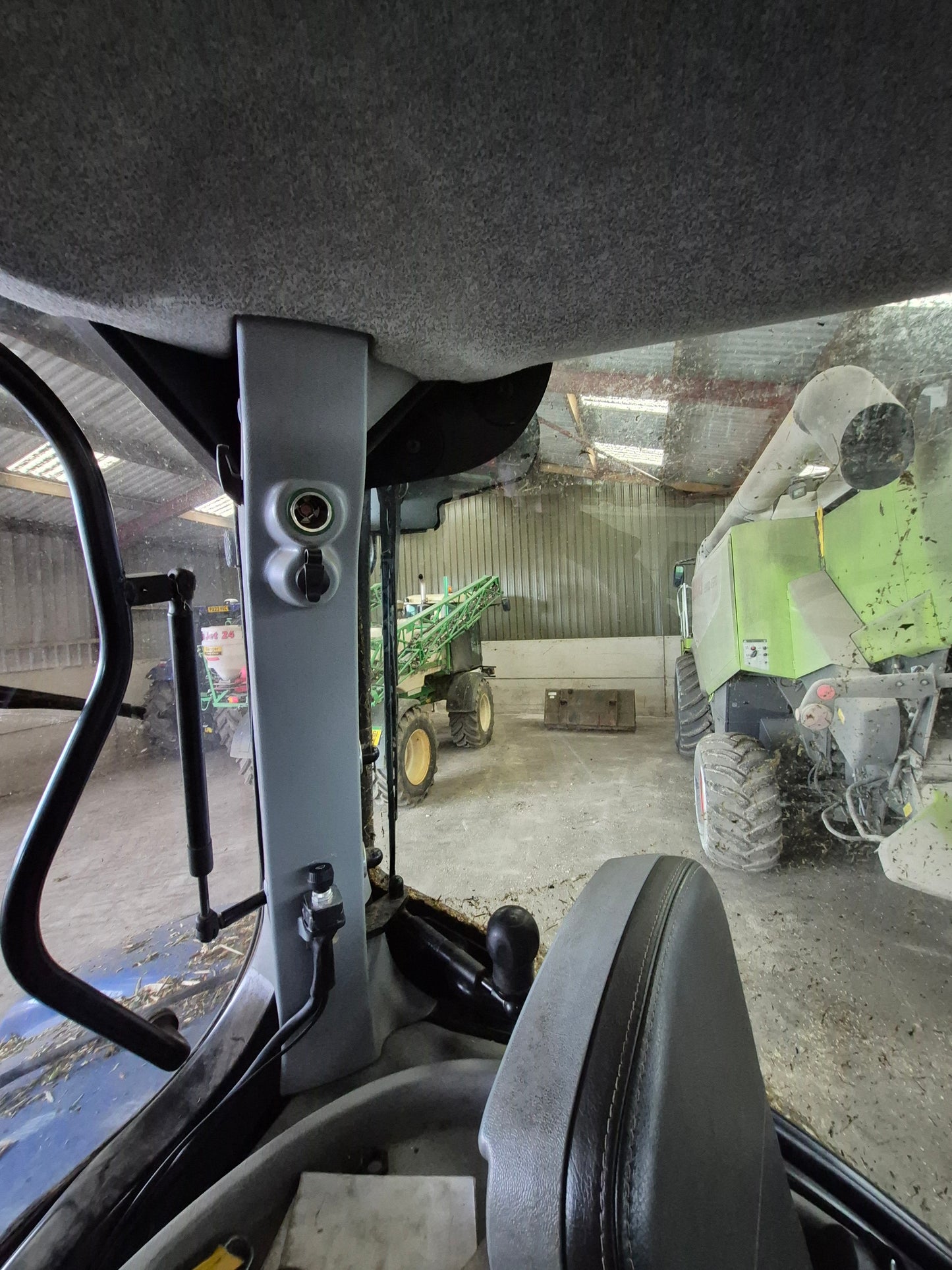 New Holland & Case IH Side window wiper kit (pre-order)