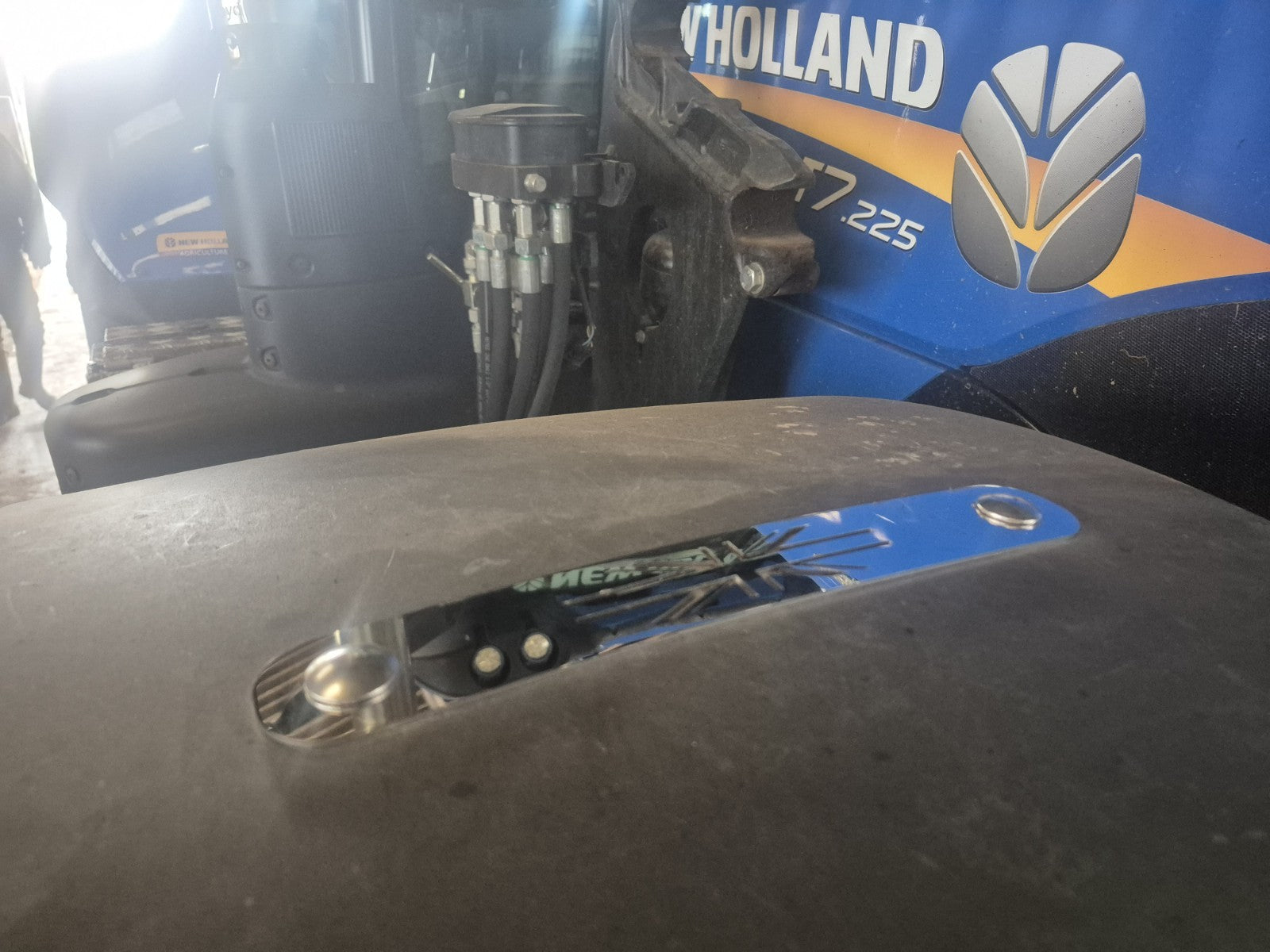 New Holland/Case IH FlashTractors Union Jack Mudguard Brackets 240mm