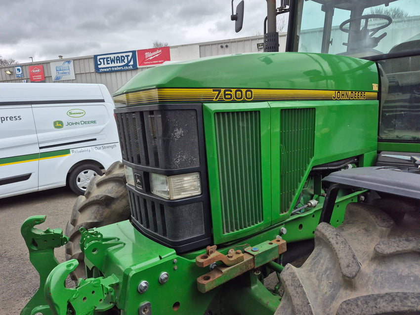 John Deere 7600
