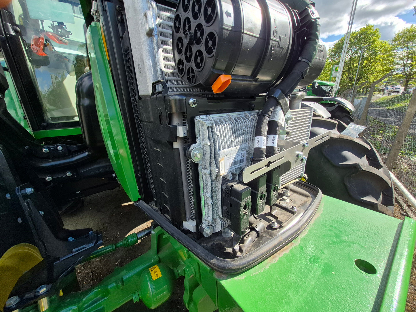 John Deere 6120M/6125M