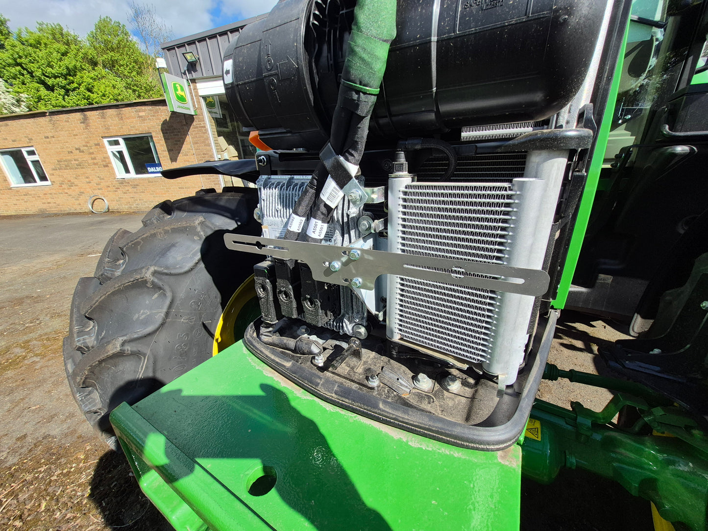 John Deere 6120M/6125M